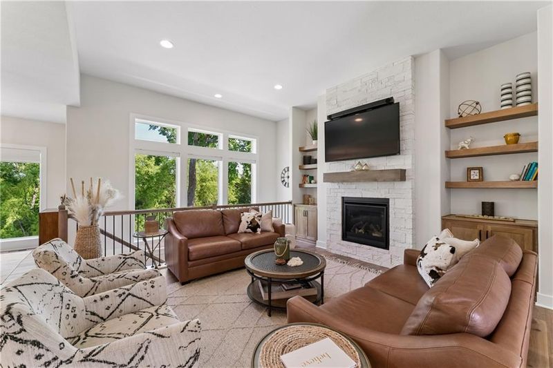 1008 Churchill Cir, Raymore, MO 64083
