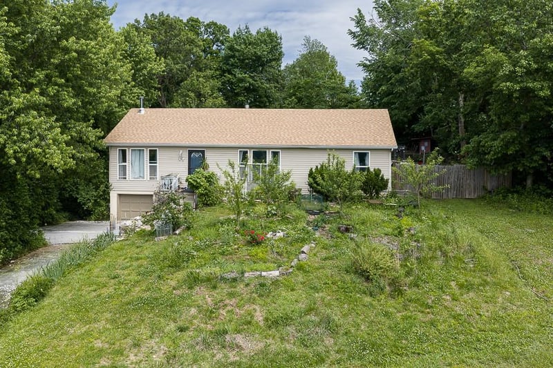 3715 Pomeroy Dr, Kansas City, KS 66109