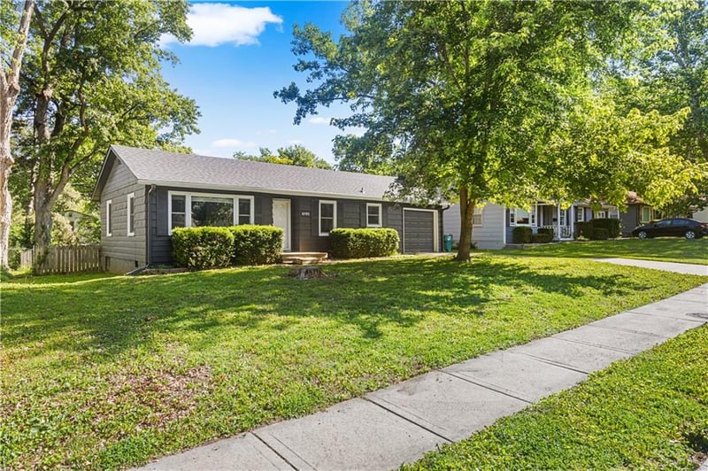 7606 W 66th Ter, Overland Park, KS 66202