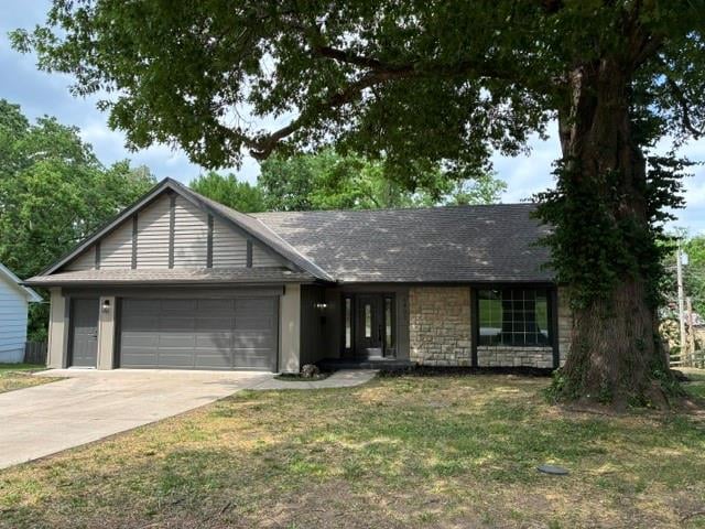 6807 Lakeshore Dr, Raytown, MO 64133