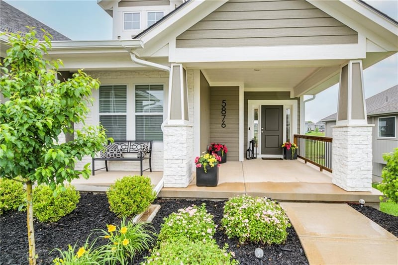 5876 Mccormick Dr, Shawnee, KS 66226