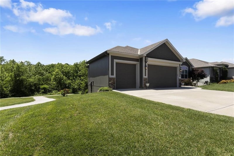 7836 N Walrond Ave, Kansas City, MO 64119