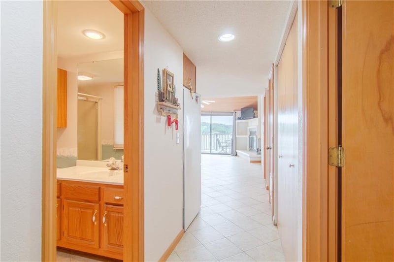 4 Sunrise Ridge Dr, Sunrise Beach, MO 65079