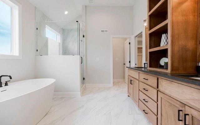 2813 NE 102nd St, Kansas City, MO 64155