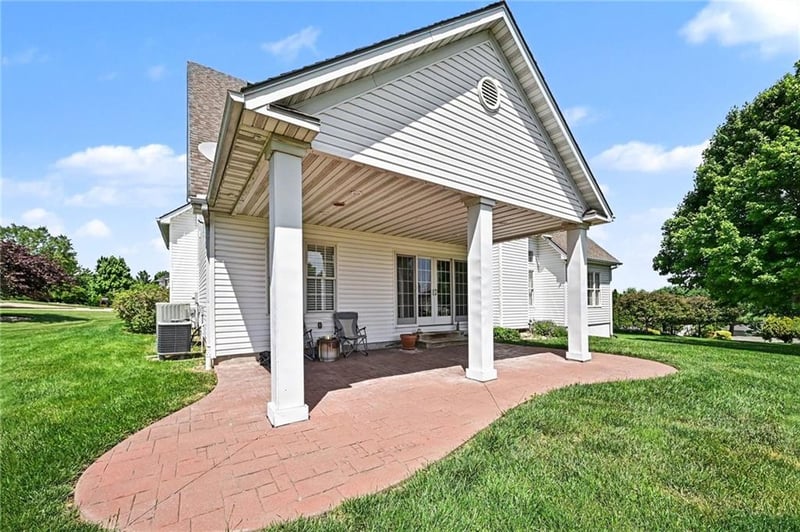 4704 Lake Ridge Ct, St Joseph, MO 64506