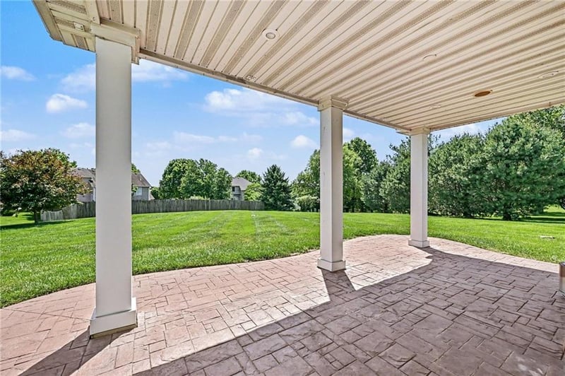 4704 Lake Ridge Ct, St Joseph, MO 64506
