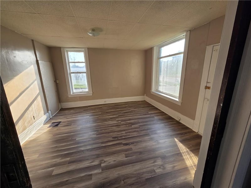 1325 Mitchell Ave, St Joseph, MO 64503