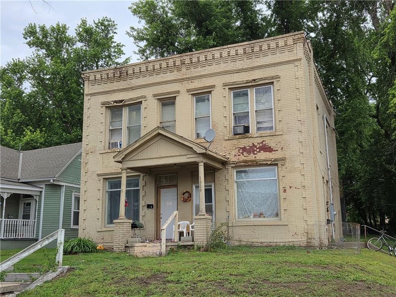 1325 Mitchell Ave, St Joseph, MO 64503