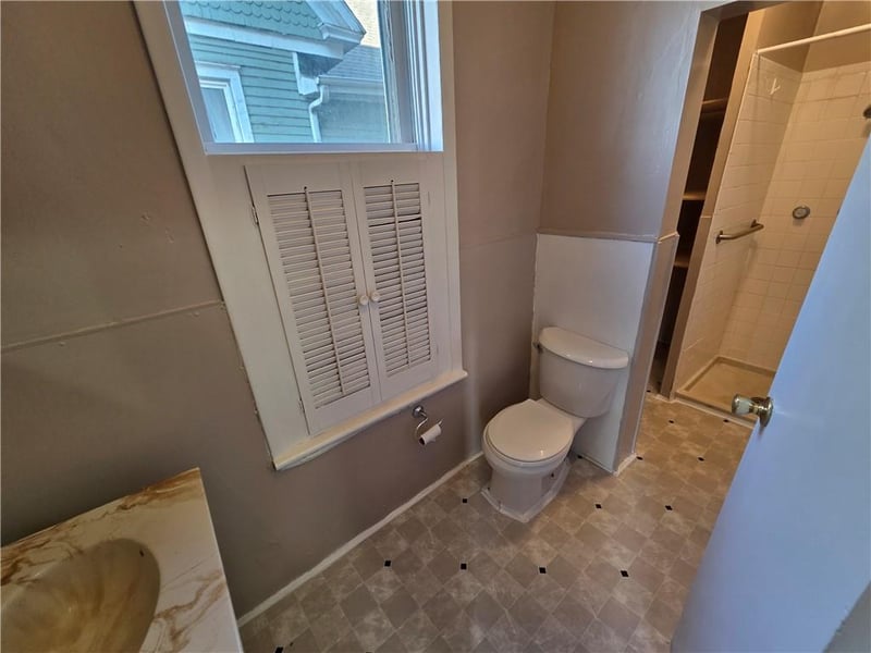 1325 Mitchell Ave, St Joseph, MO 64503