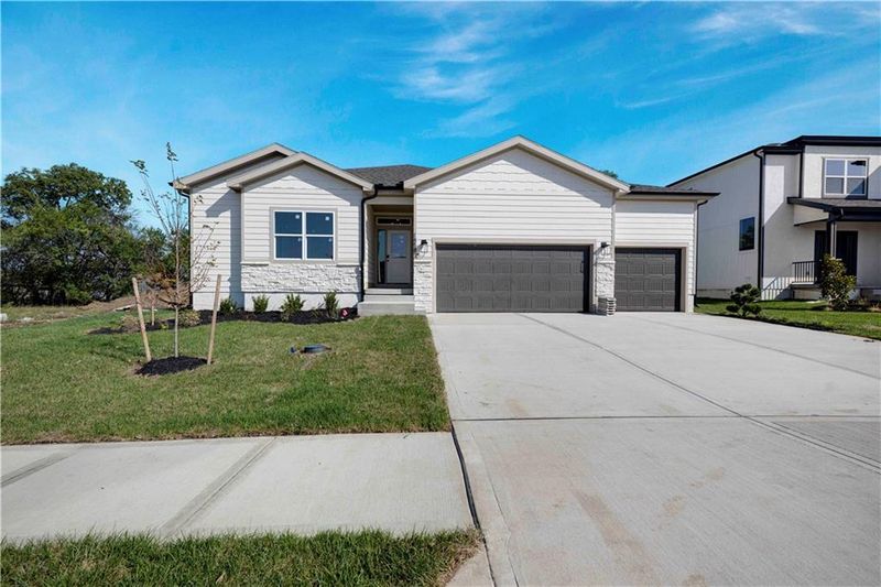 18580 W 195 St, Spring Hill, KS 66083