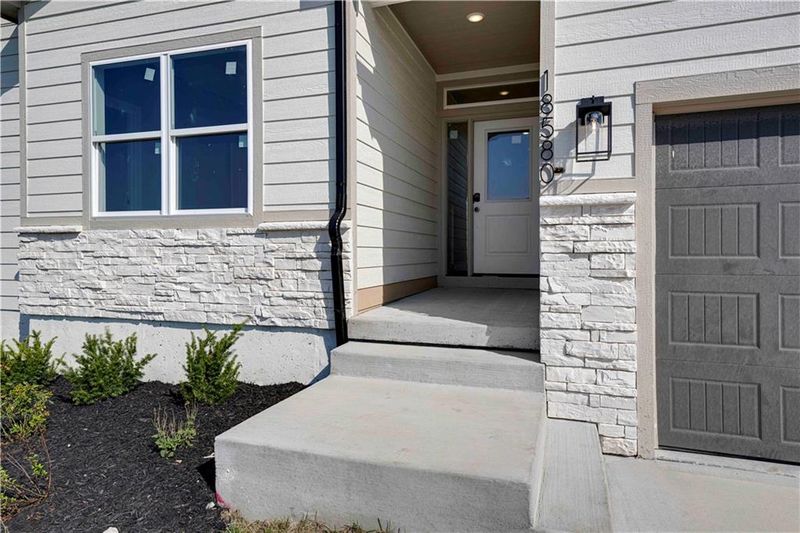 18580 W 195 St, Spring Hill, KS 66083