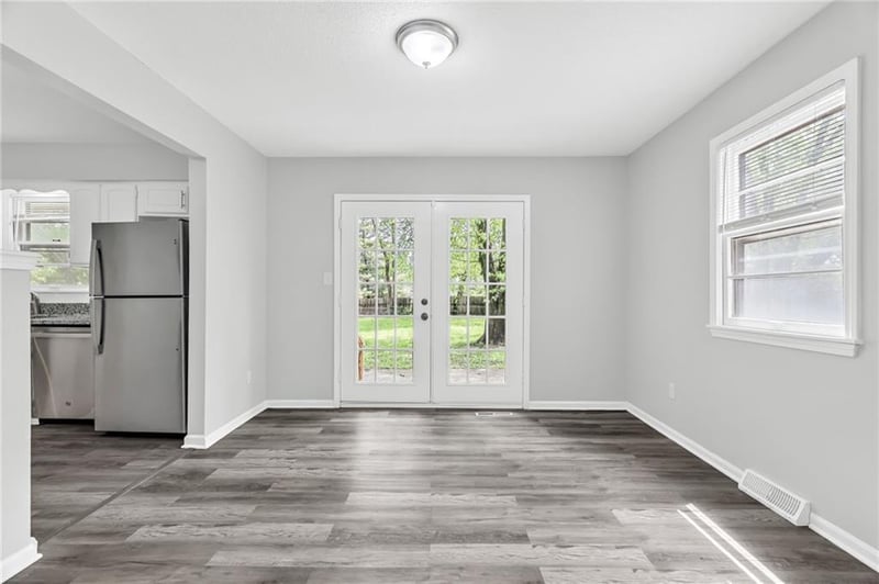 1311 Highland Dr, Lee's Summit, MO 64081