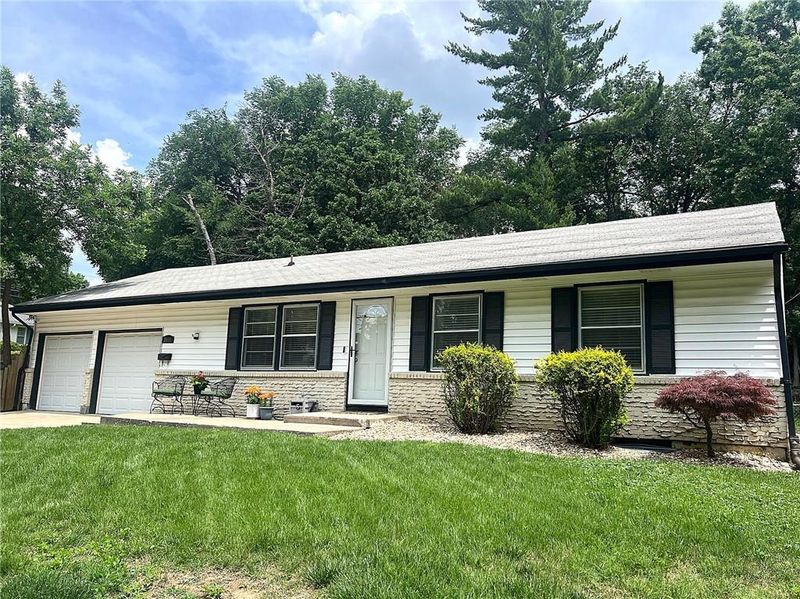8901 Belleview Ave, Kansas City, MO 64114