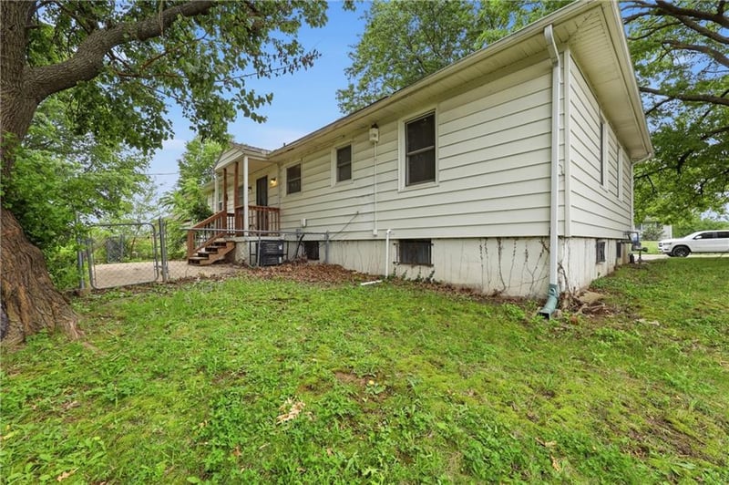 2501 Oakley Ave, Kansas City, MO 64127