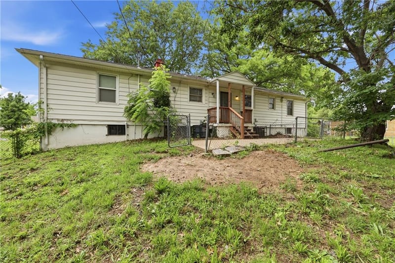 2501 Oakley Ave, Kansas City, MO 64127