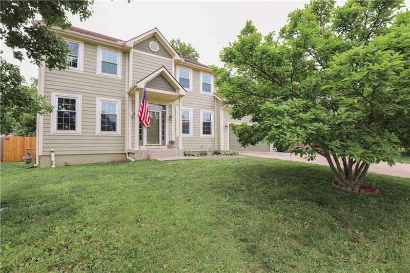 223 W Colleen Ct, Gardner, KS 66030