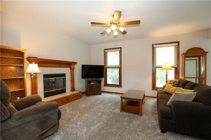 223 W Colleen Ct, Gardner, KS 66030