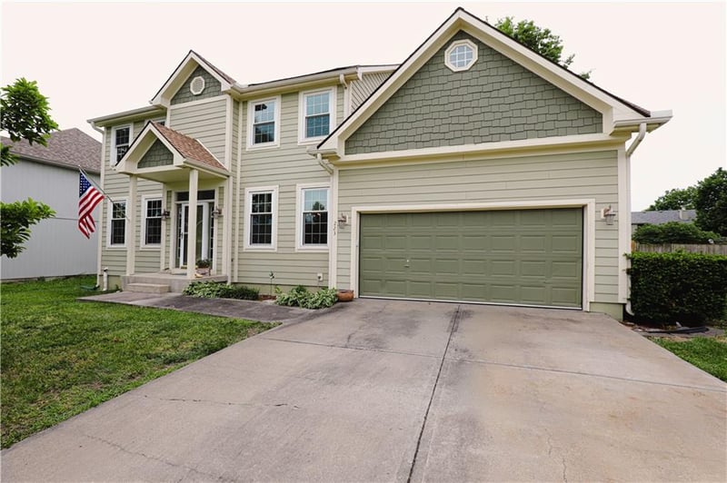 223 W Colleen Ct, Gardner, KS 66030