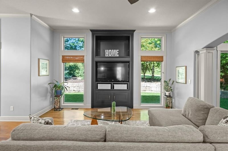 9914 Woodstock St, Lenexa, KS 66220