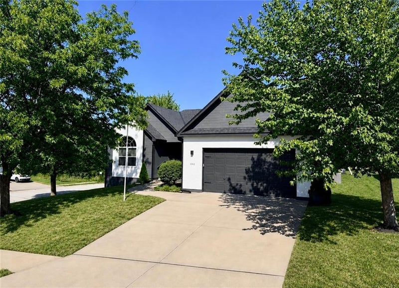 2312 NE 24th St, Blue Springs, MO 64029