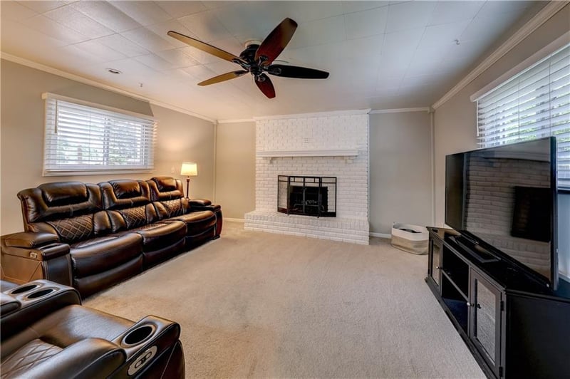 8725 Stearns Ave, Overland Park, KS 66214