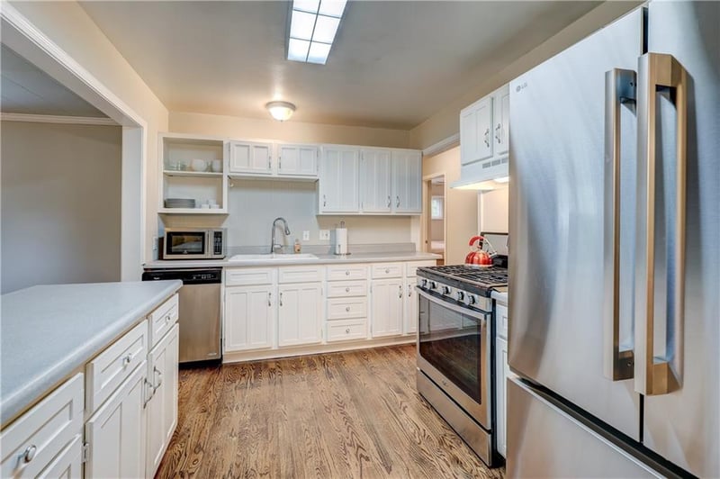 8725 Stearns Ave, Overland Park, KS 66214