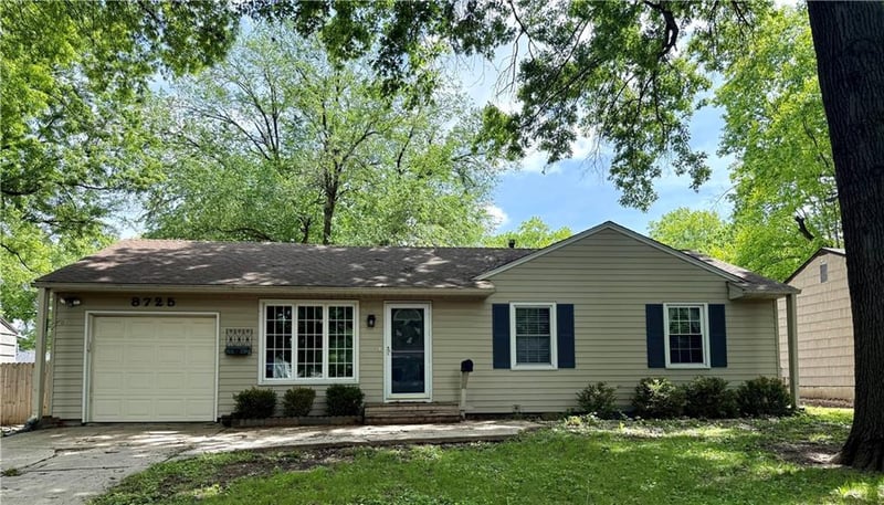 8725 Stearns Ave, Overland Park, KS 66214