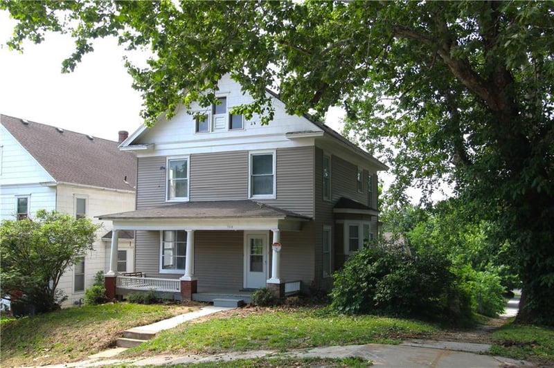 702 Mcdonald St, St Joseph, MO 64505