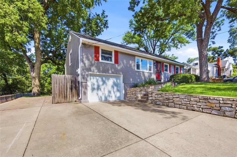 4816 Goodman St, Shawnee, KS 66203