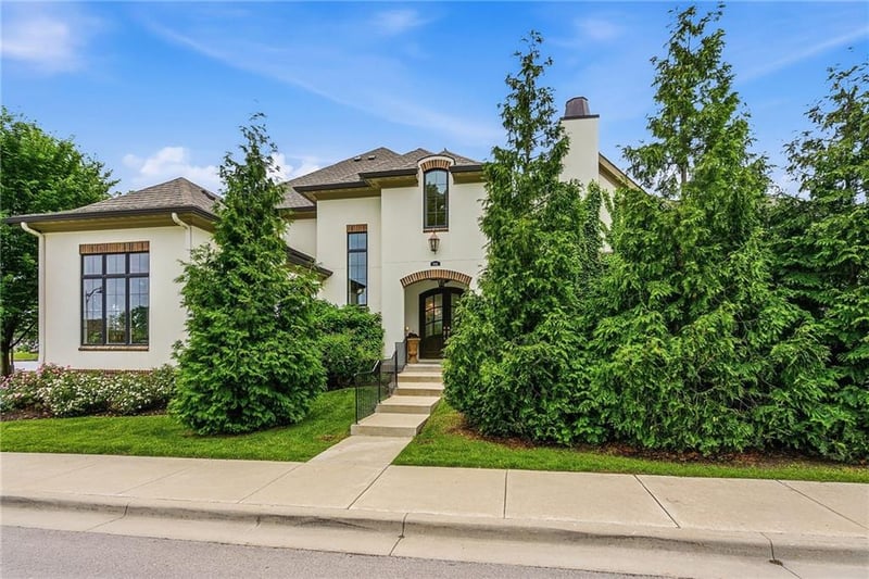 9320 Rosewood Dr, Prairie Village, KS 66207
