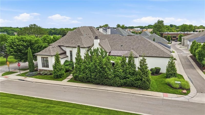 9320 Rosewood Dr, Prairie Village, KS 66207