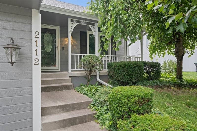 2112 NE Springbrook St, Blue Springs, MO 64014
