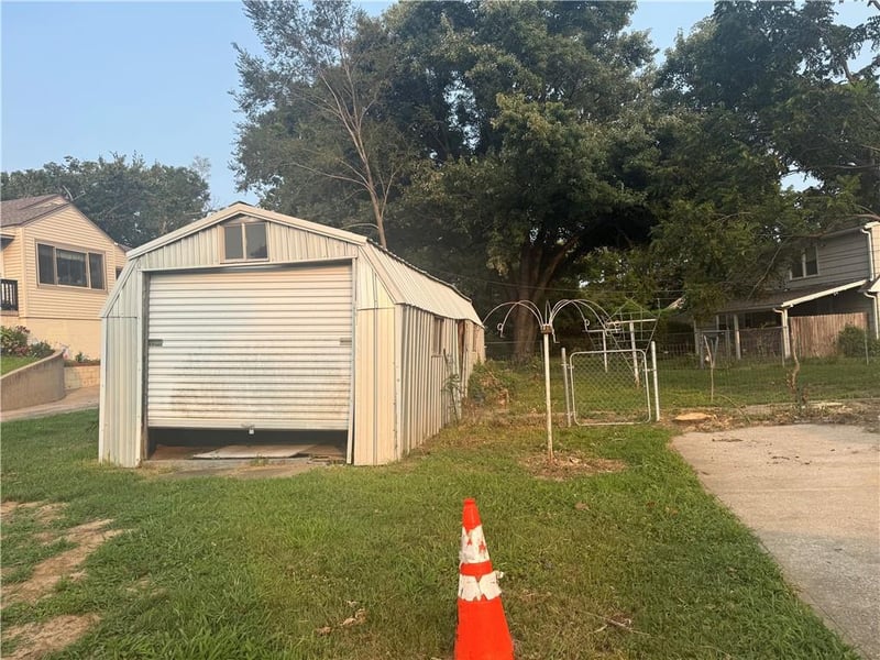1325 NE Marvin Ct, Kansas City, MO 64118