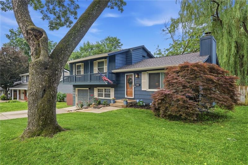 8914 Eby Dr, Overland Park, KS 66212