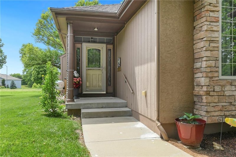 29374 Rockwood Ave, Paola, KS 66071