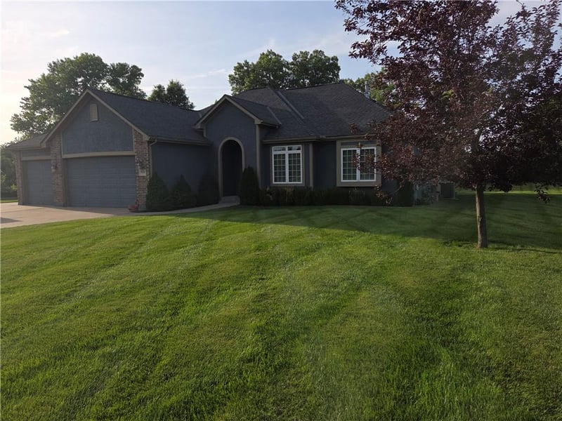 7400 E 157th St, Belton, MO 64102