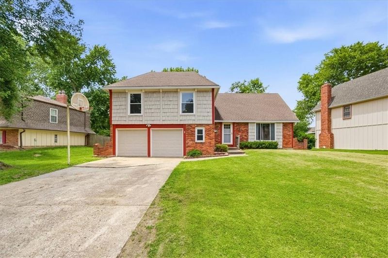 9726 Winslow Pl, Kansas City, MO 64131