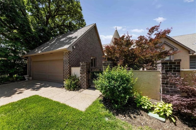 12520 Cedar St, Leawood, KS 66209