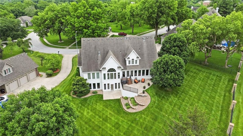 3304 Trail Ridge Dr, Independence, MO 64055