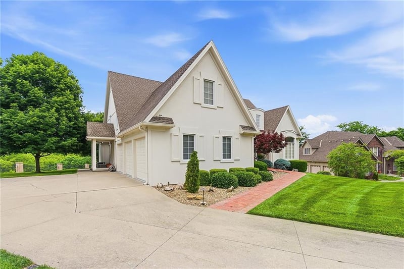 3304 Trail Ridge Dr, Independence, MO 64055