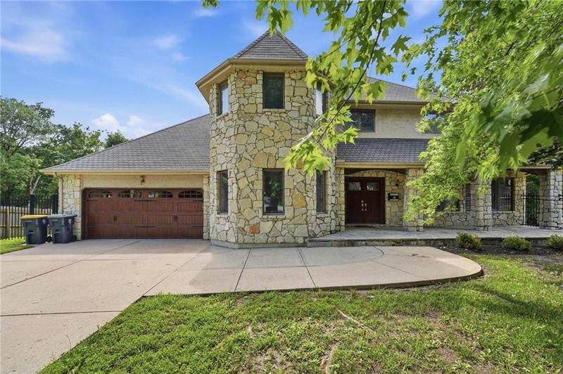 604 NW 64th St, Kansas City, MO 64118