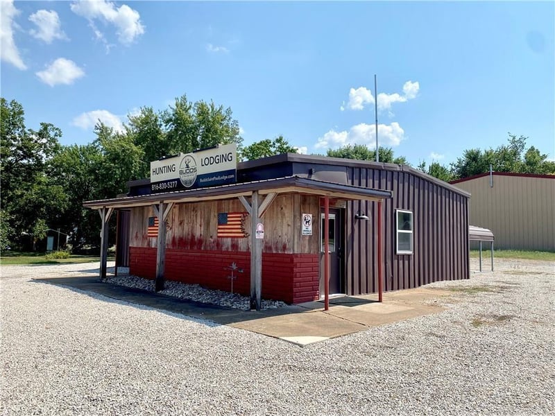 411 5th St, Mccune, KS 66753
