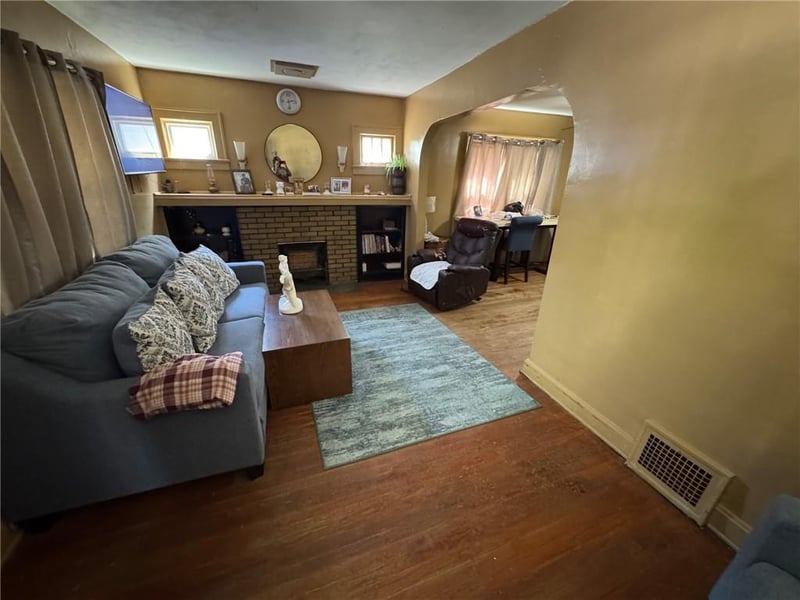 2206 Oakley Ave, Kansas City, MO 64127