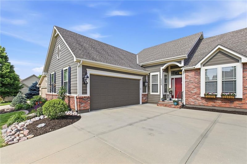 2808 S Brentwood Dr, Independence, MO 64055