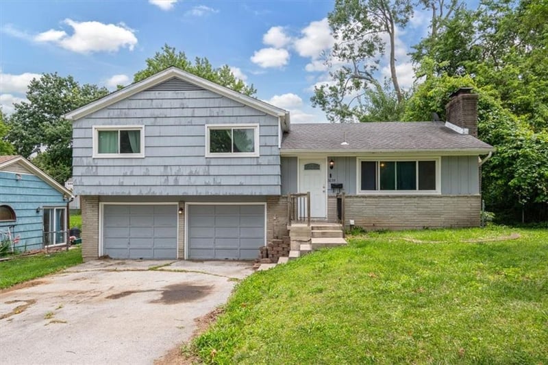 3035 Englewood Ter, Independence, MO 64052