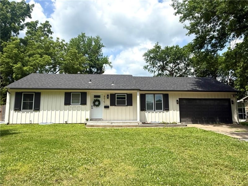 8012 Elm Ave, Raytown, MO 64138