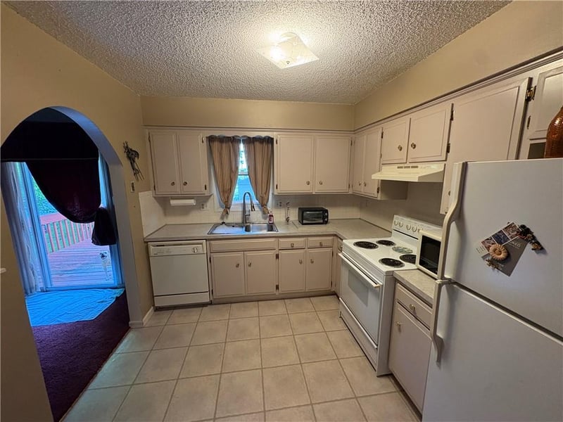 1404 NW Sandalwood Ct, Blue Springs, MO 64015