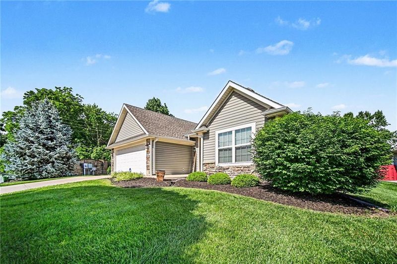 98 Continental St, Lansing, KS 66043