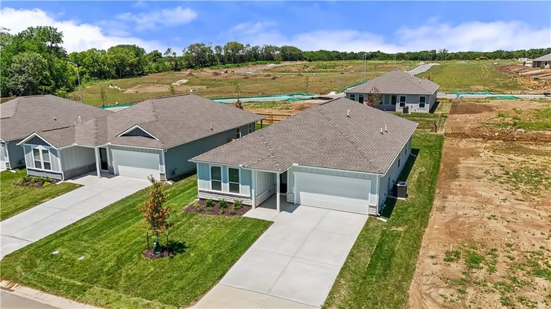 21395 Cleveland St, Spring Hill, KS 66083