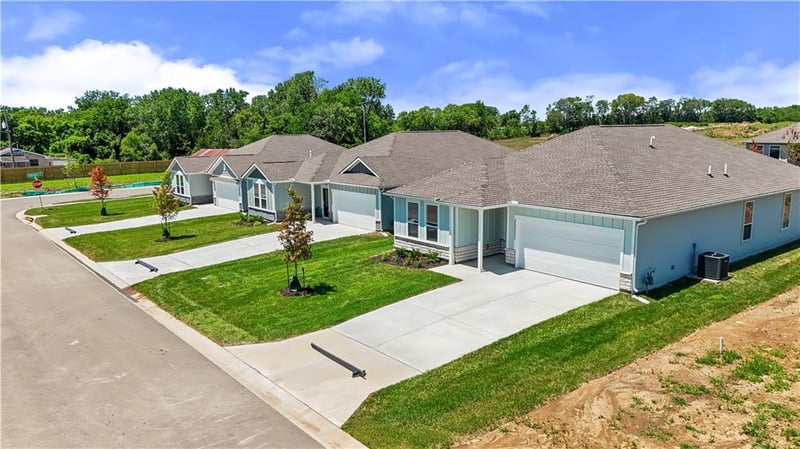 21395 Cleveland St, Spring Hill, KS 66083